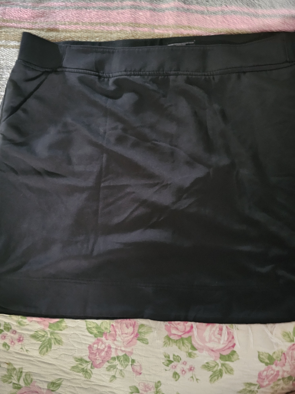 Classic Black Women's Skirt - Sleek Everyday Style